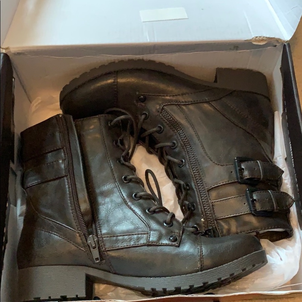 Brand new GUESS boots